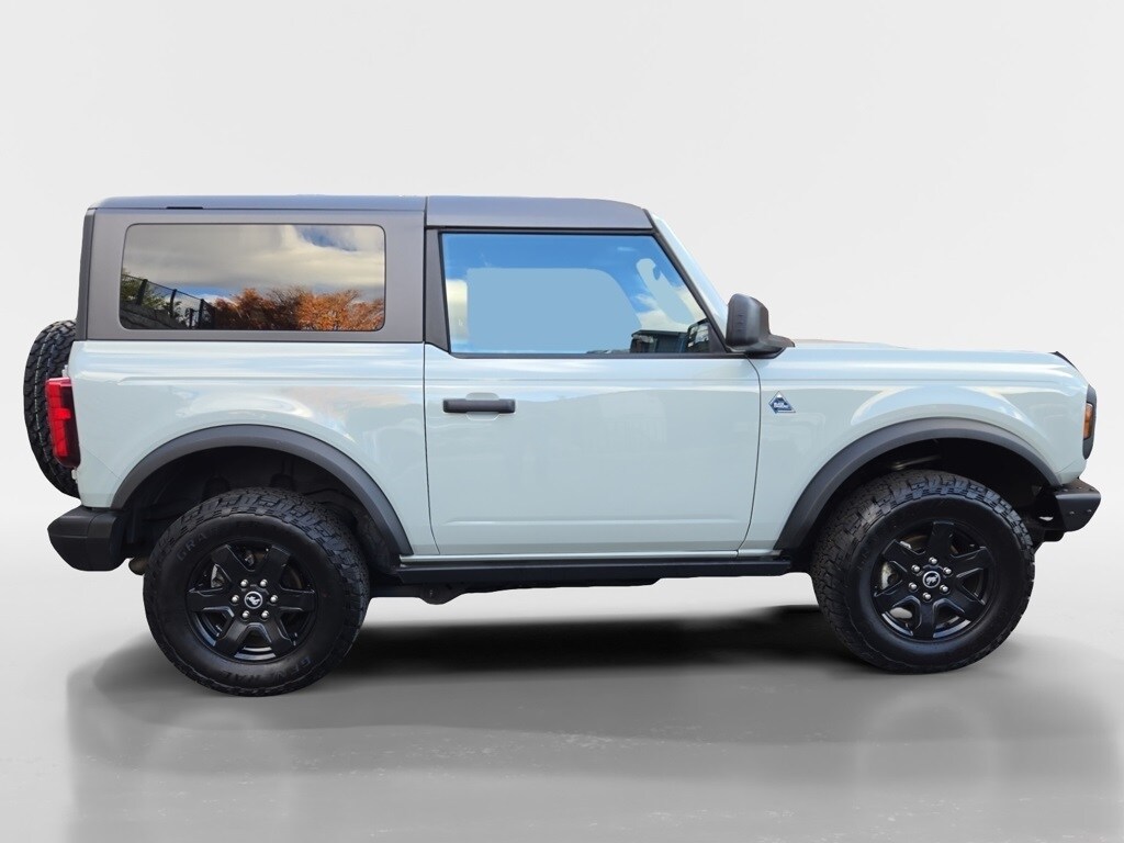 2024 Ford Bronco Black Diamond photo 2