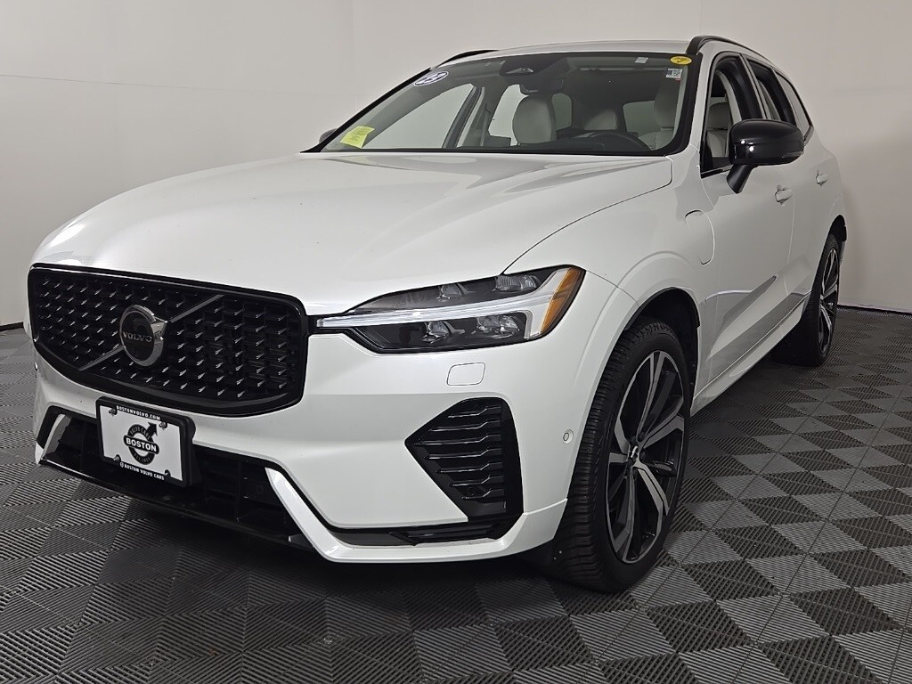 2023 Volvo XC60 Recharge Hybrid Ultimate photo 2