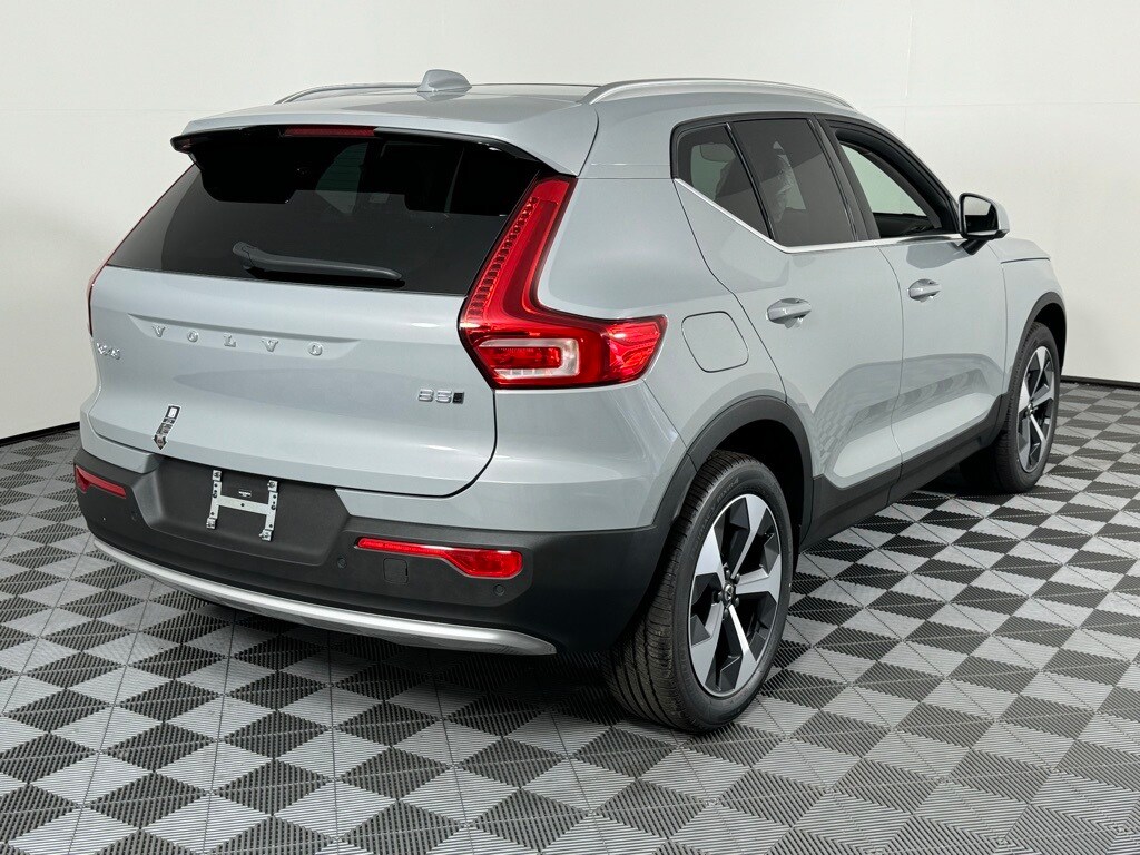 2025 Volvo XC40 Core photo 4