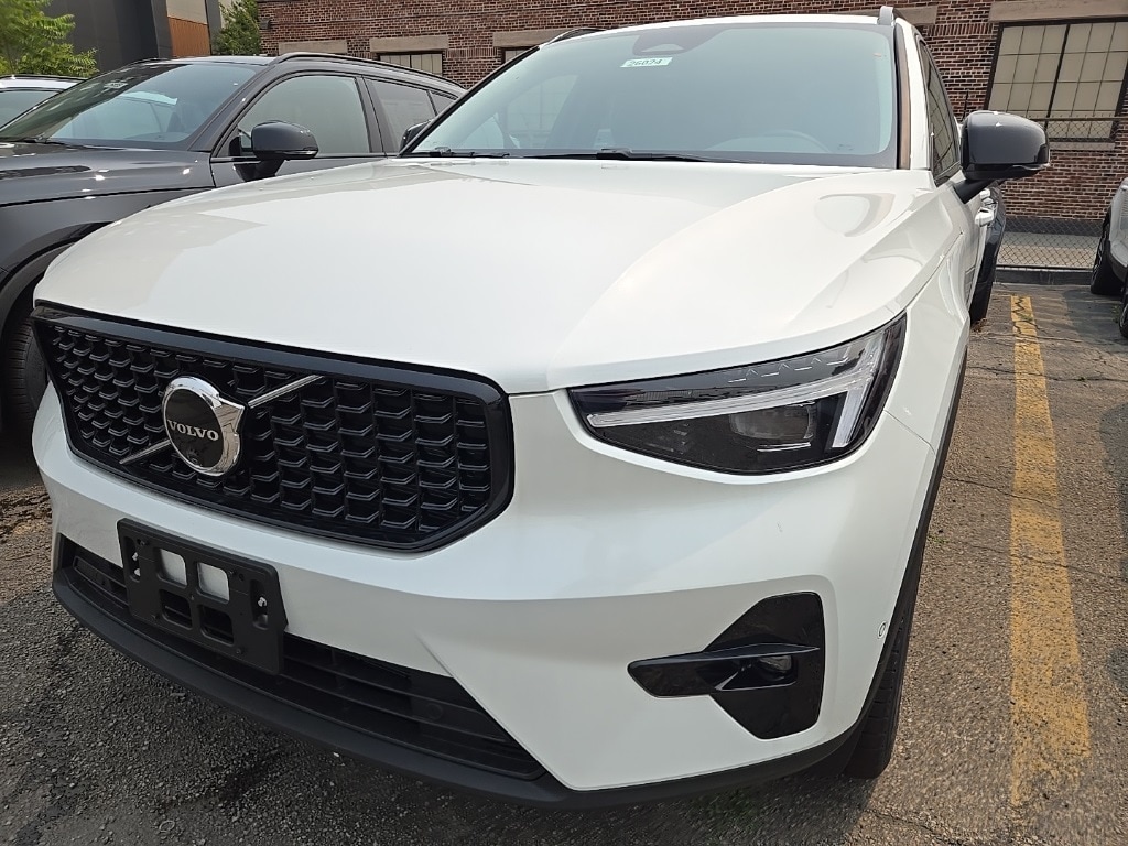 New 2026 Volvo XC40 B5 Plus SUV