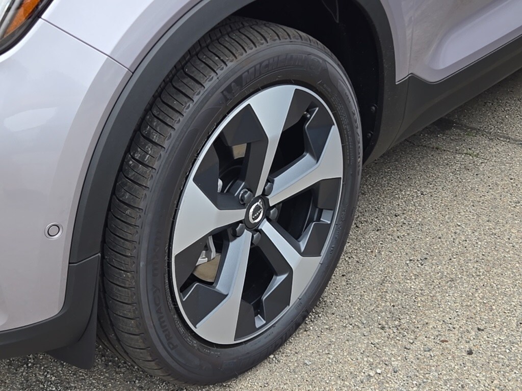 2026 Volvo XC40 Plus photo 4