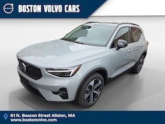 2025 Volvo XC40 B5 Plus Dark Theme SUV
