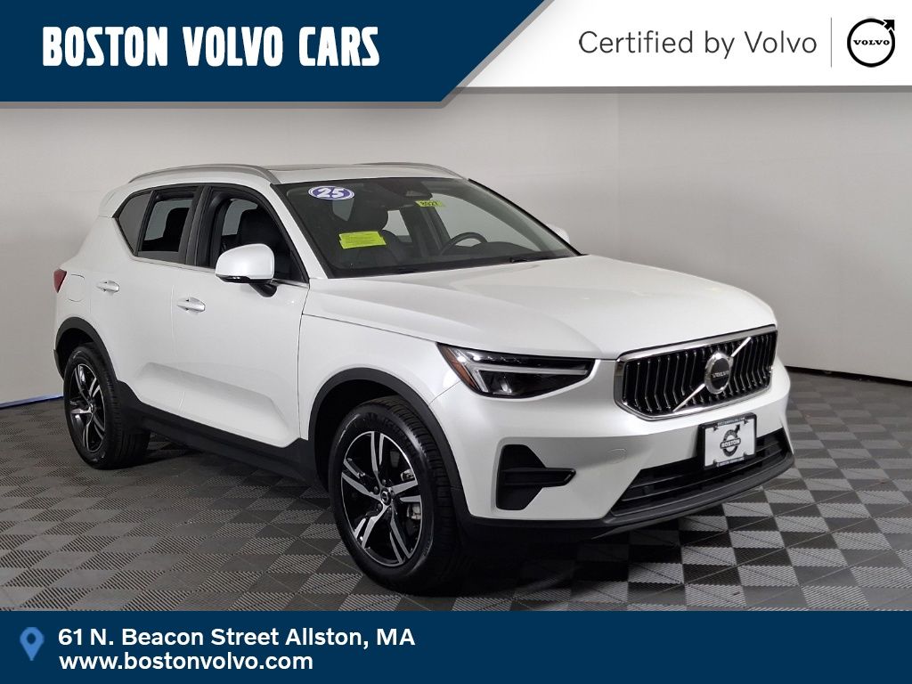 2025 Volvo XC40's photo