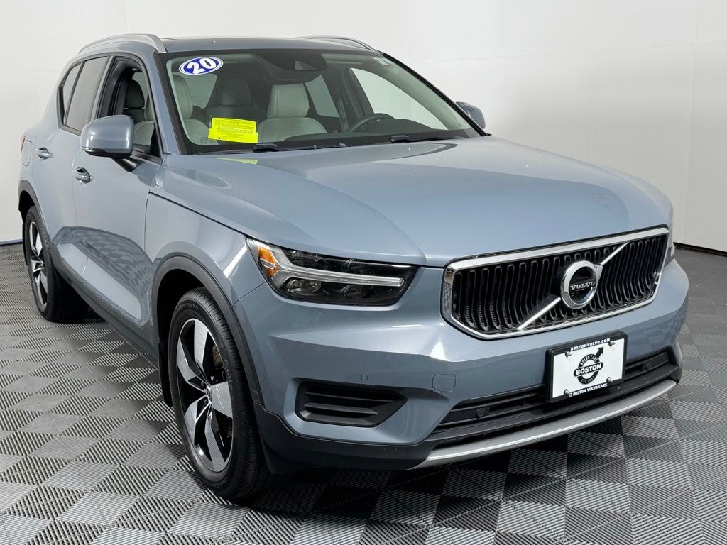 Used 2020 Volvo XC40 Momentum SUV