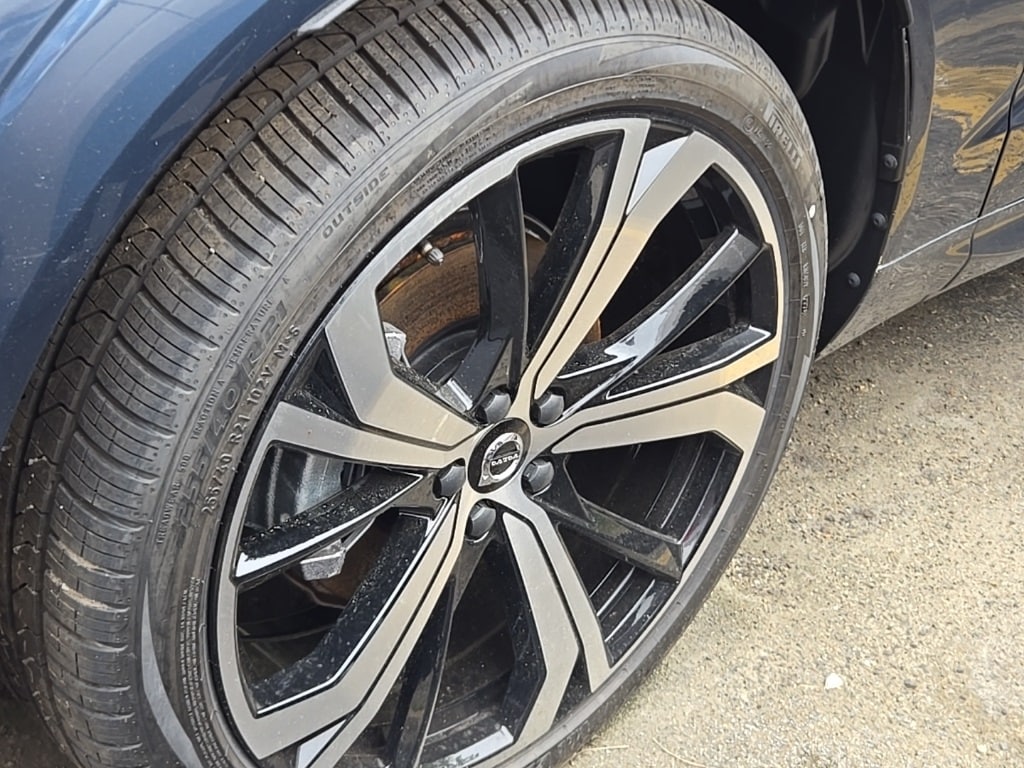 New 2025 Volvo XC60 B5 Ultra SUV