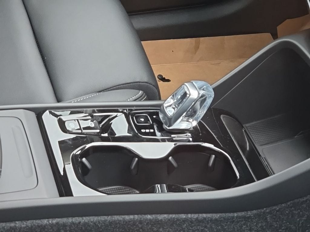 2026 Volvo XC40 Plus - Photo 8