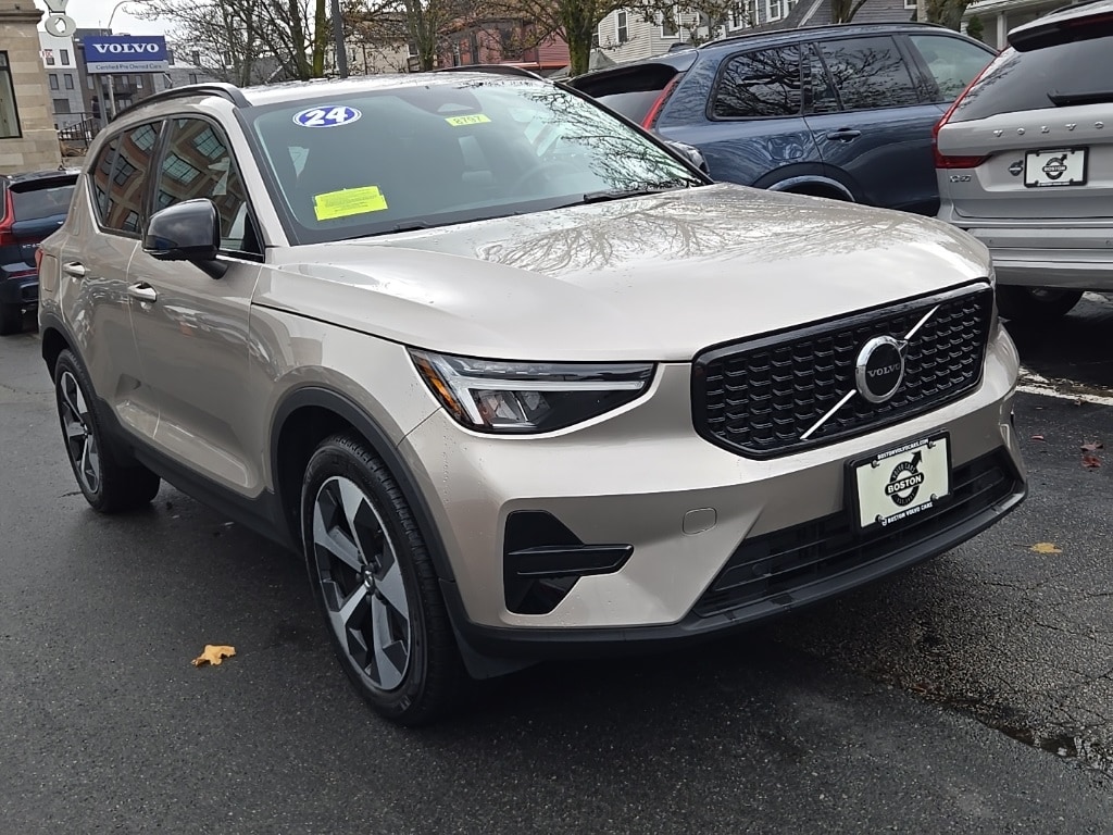 Certified 2024 Volvo XC40 B5 Core SUV