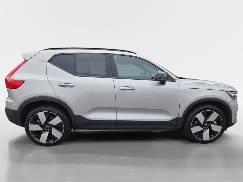 2023 Volvo XC40 Recharge Ultimate photo 2