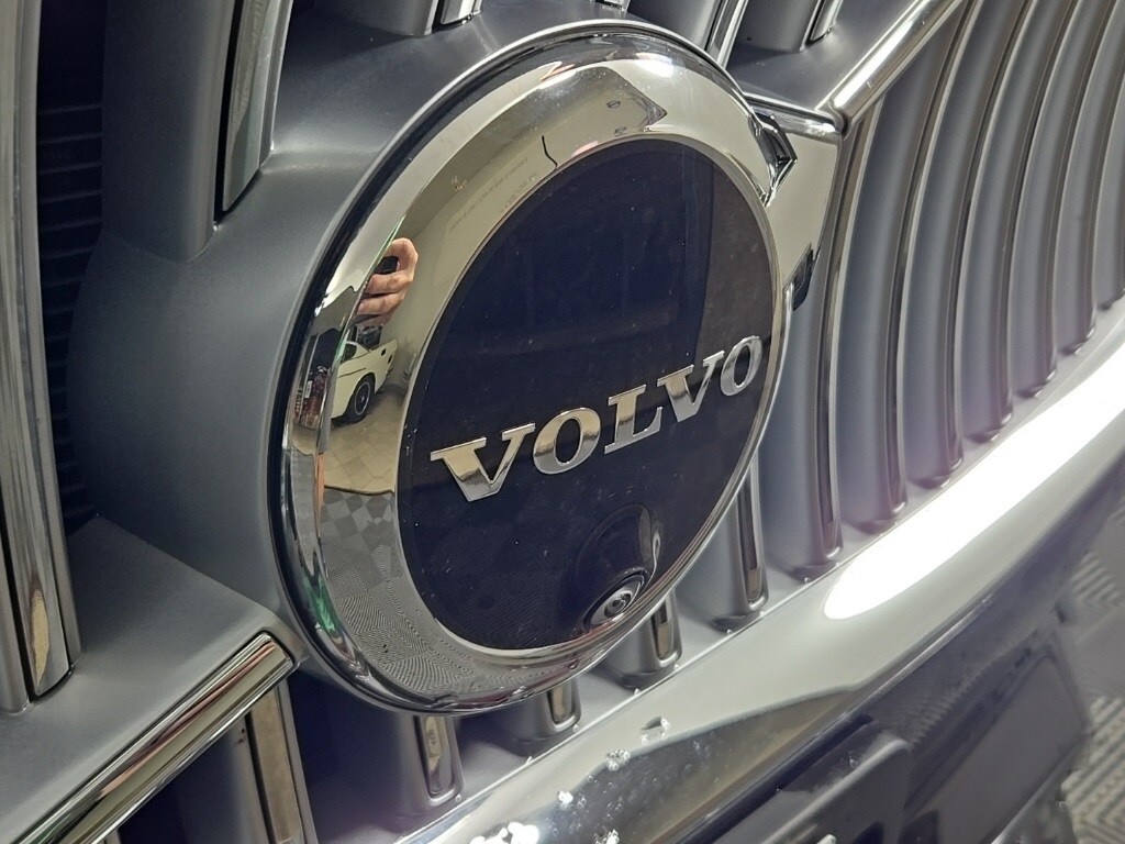 2024 Volvo XC90 Ultimate photo 2