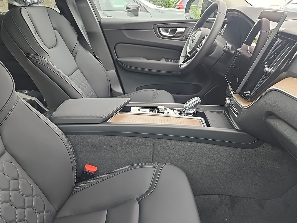2026 Volvo XC60 Core - Photo 7