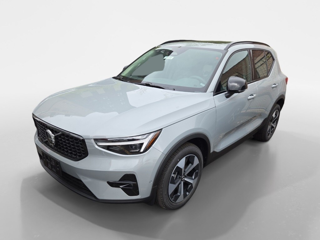 2025 Volvo XC40 Plus photo 4
