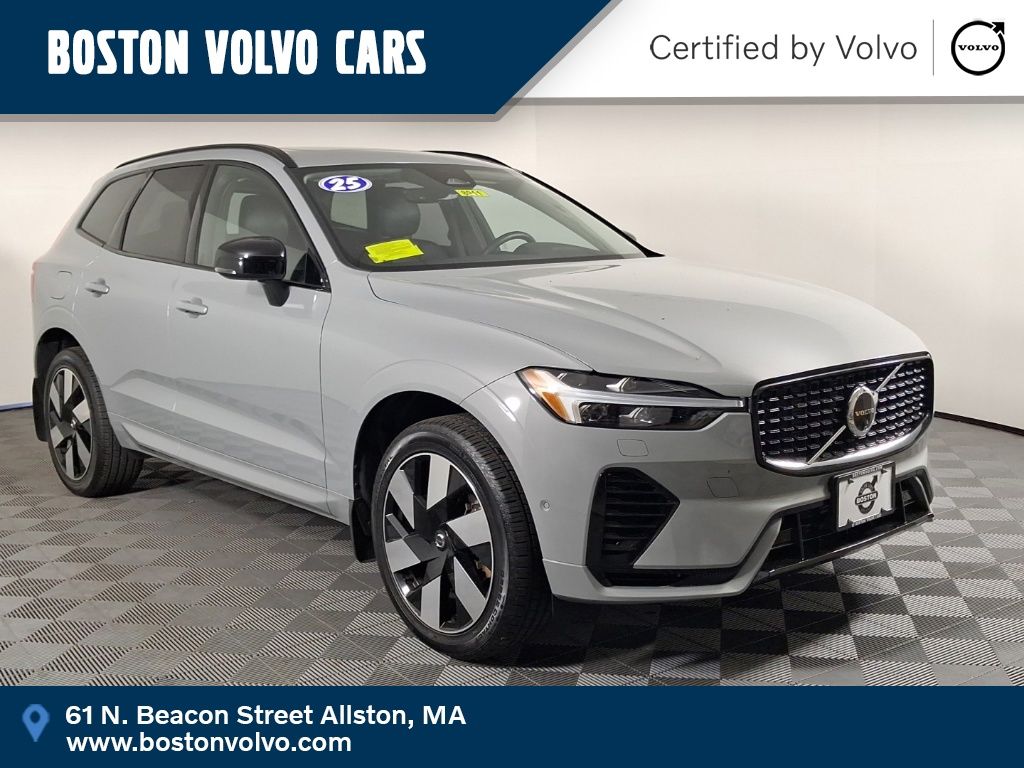 2025 Volvo XC60 T8 Plus Dark AWD's photo