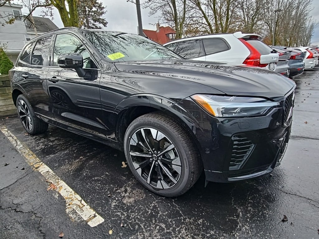 New 2026 Volvo XC60 plug-in hybrid T8 Plus SUV