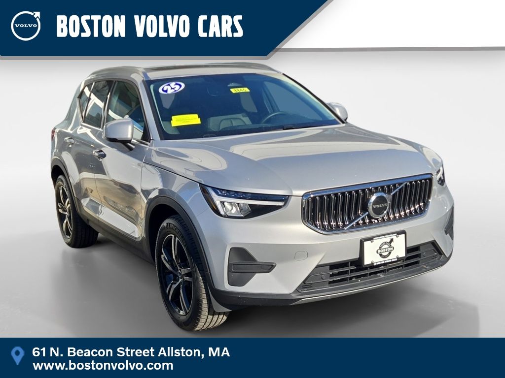 2025 Volvo XC40 SUV 