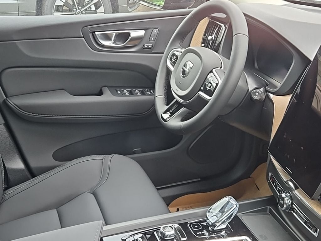 2026 Volvo XC60 Core - Photo 9
