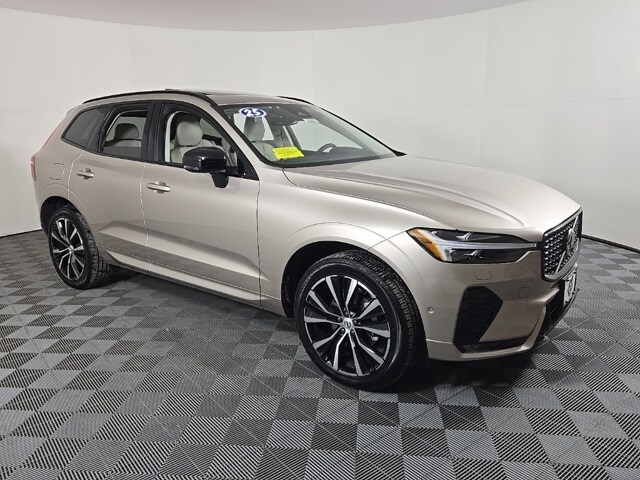 2025 Volvo XC60 B5 Plus photo 4