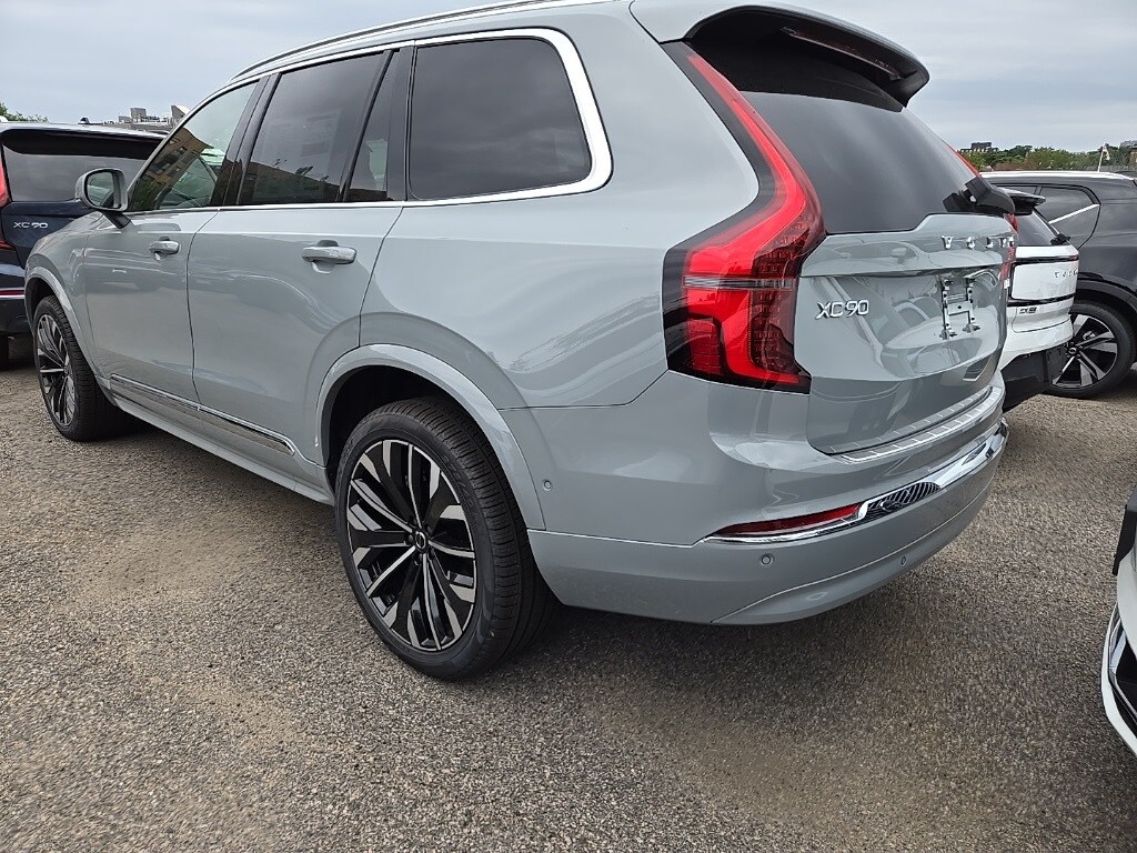 2026 Volvo XC90 Plus photo 4