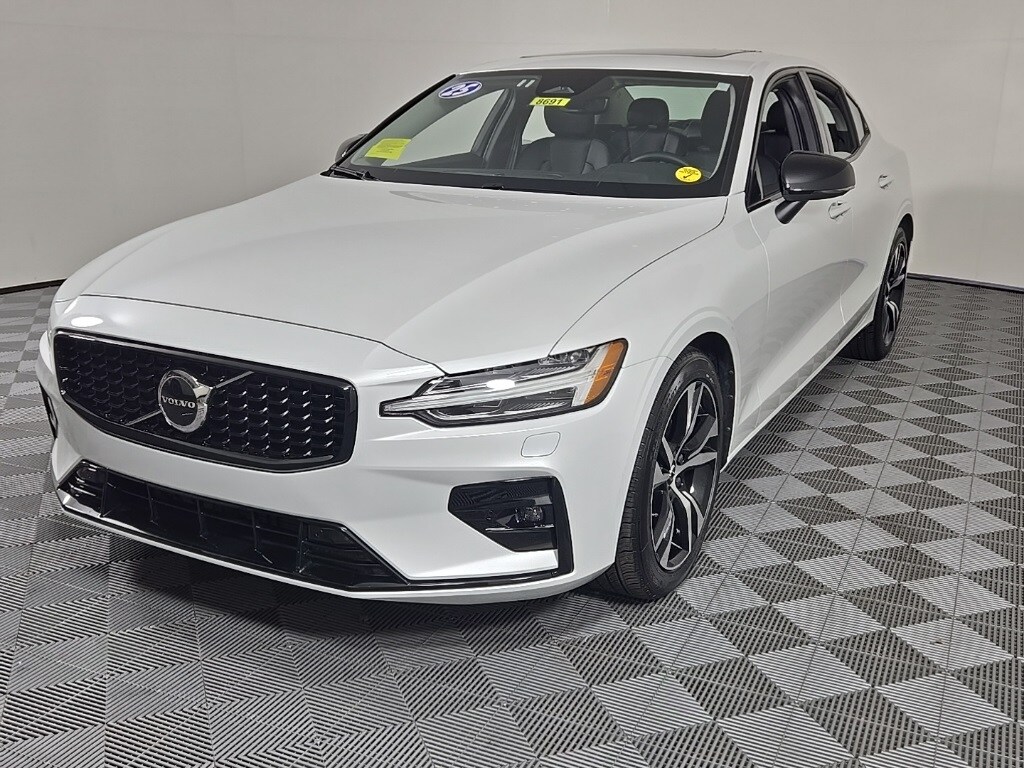 2025 Volvo S60 B5 Core photo 3