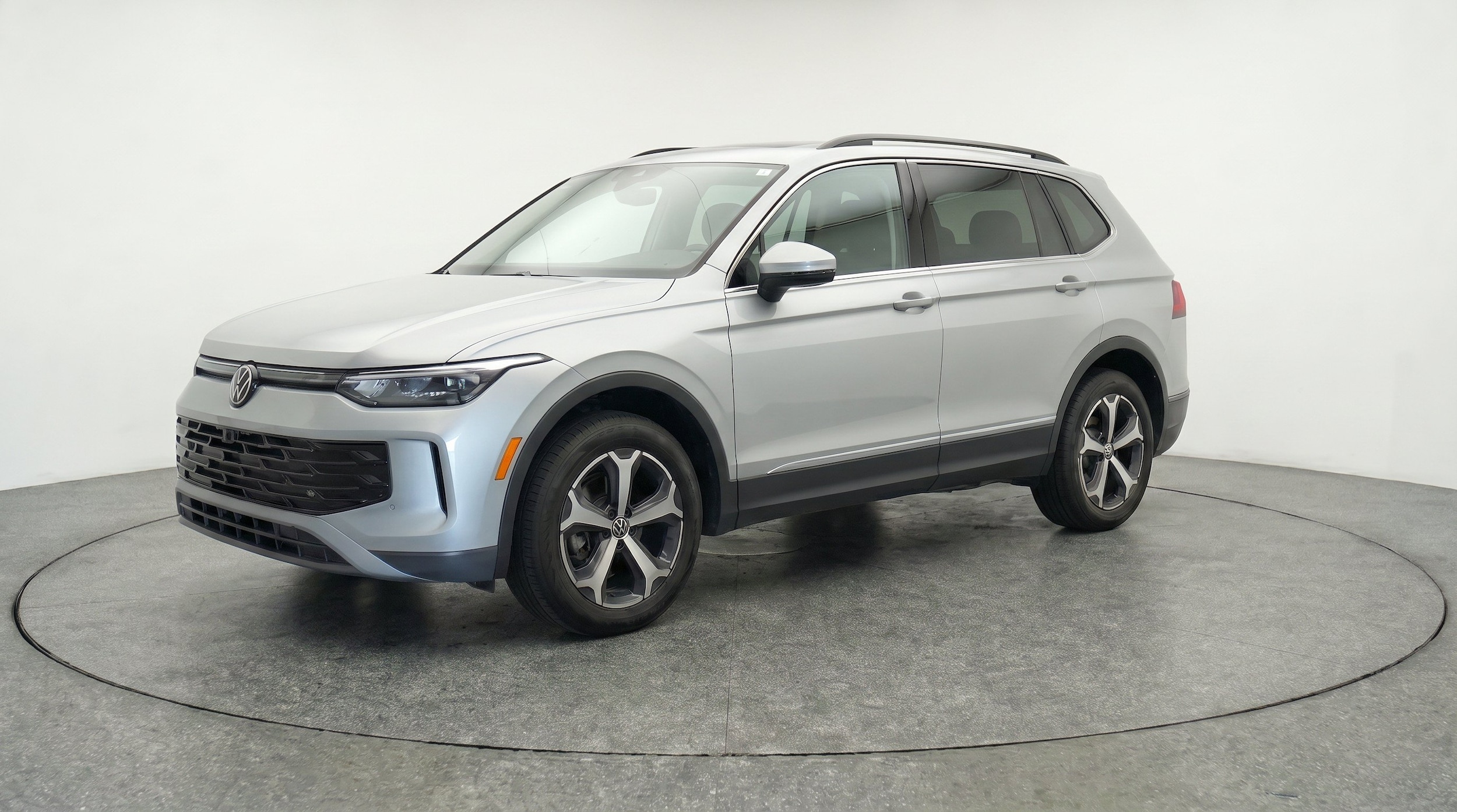 Thumbnail: 2026 Volkswagen Tiguan - 3