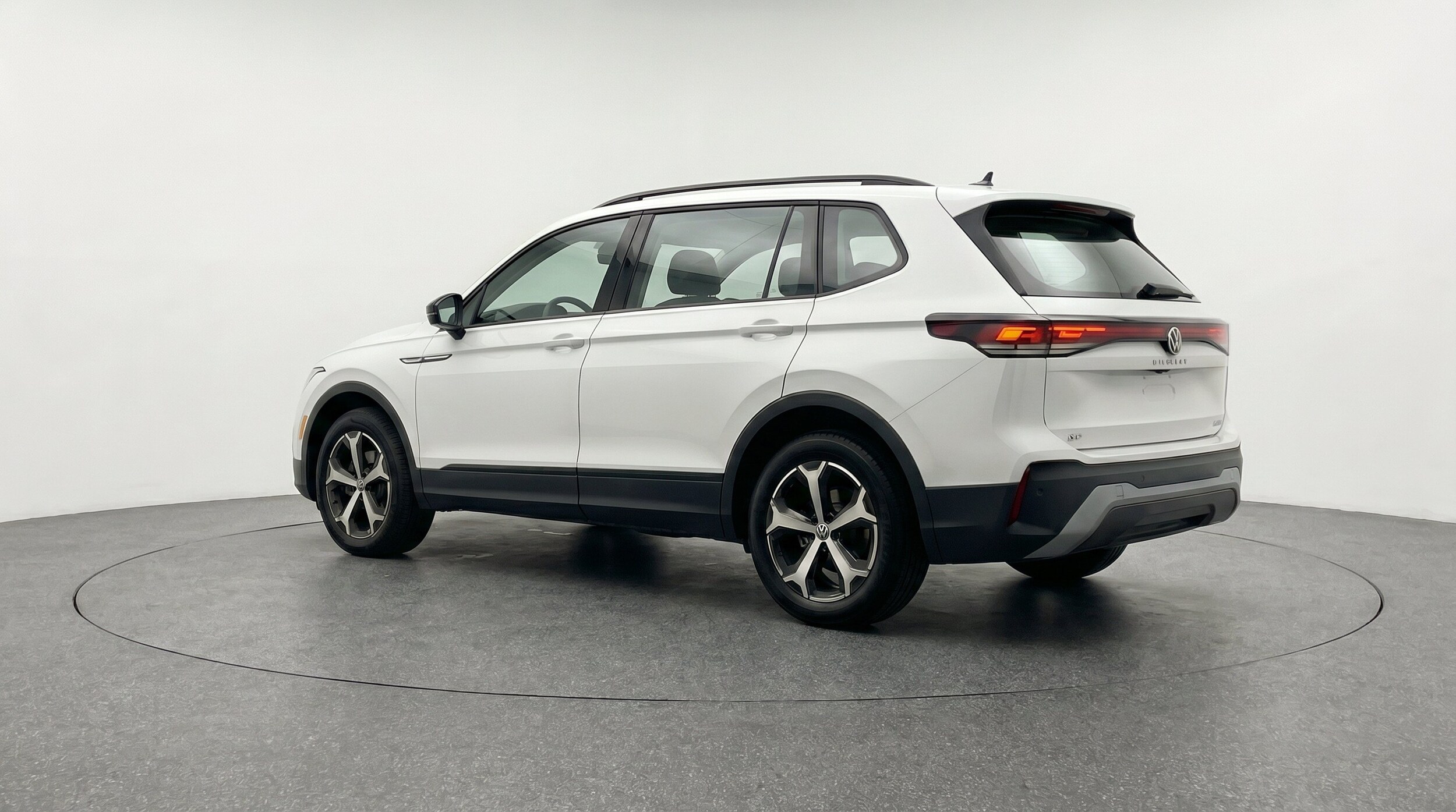 Thumbnail: 2026 Volkswagen Tiguan - 6