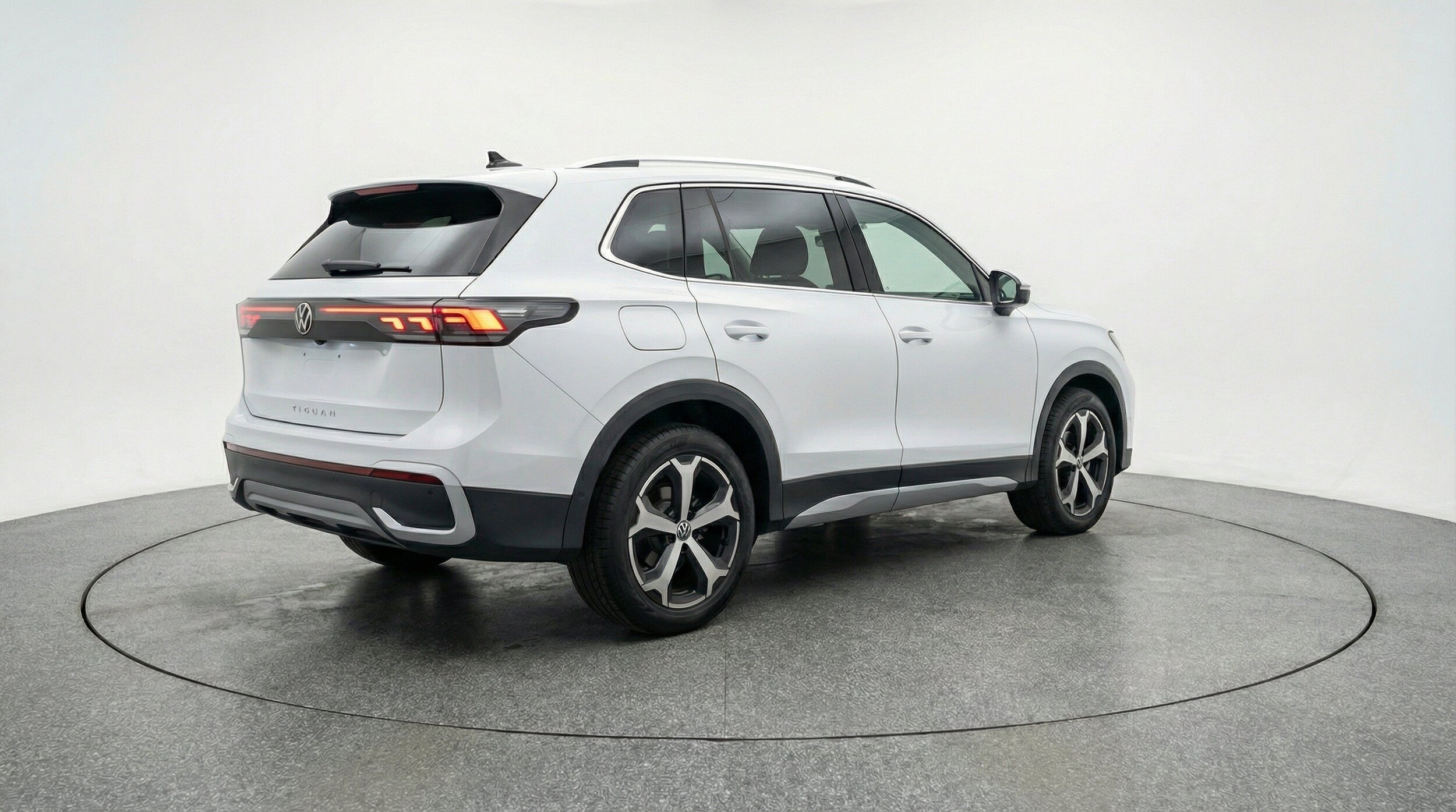 Thumbnail: 2026 Volkswagen Tiguan - 9