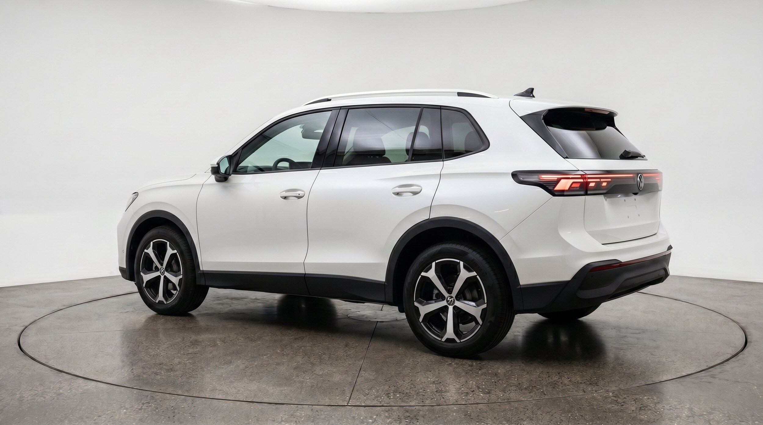 Thumbnail: 2026 Volkswagen Tiguan - 6