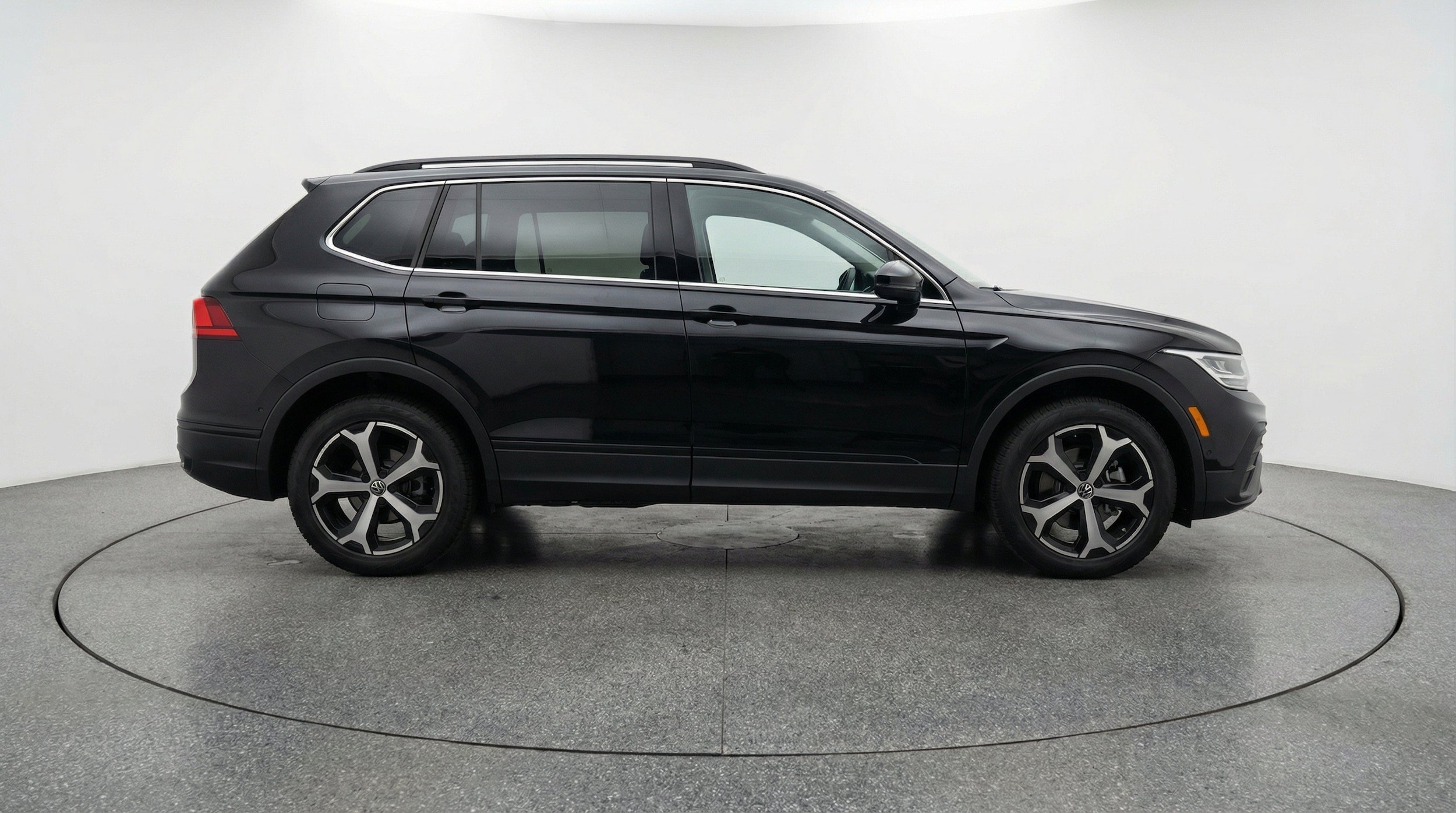 Thumbnail: 2026 Volkswagen Tiguan - 11