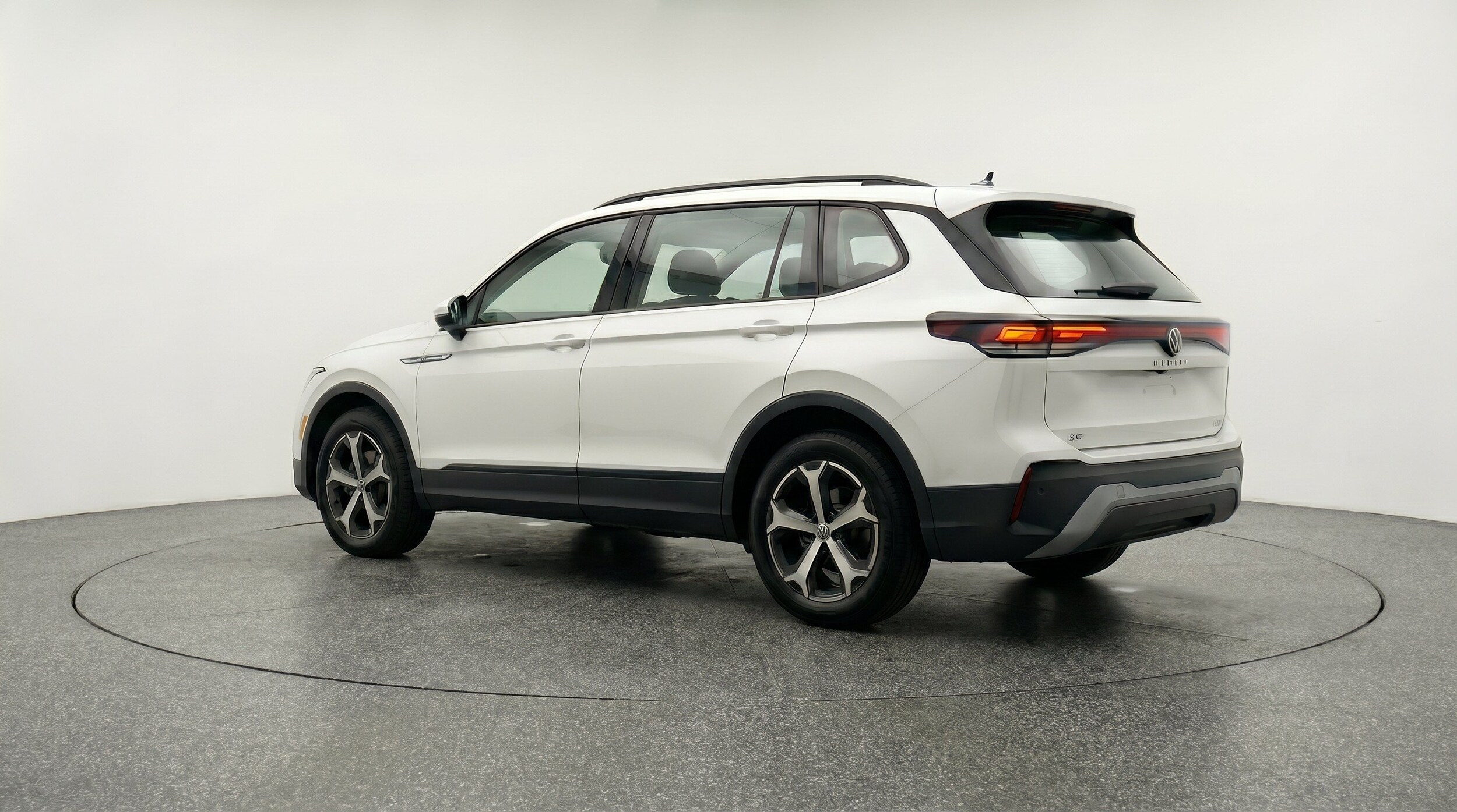 Thumbnail: 2026 Volkswagen Tiguan - 6