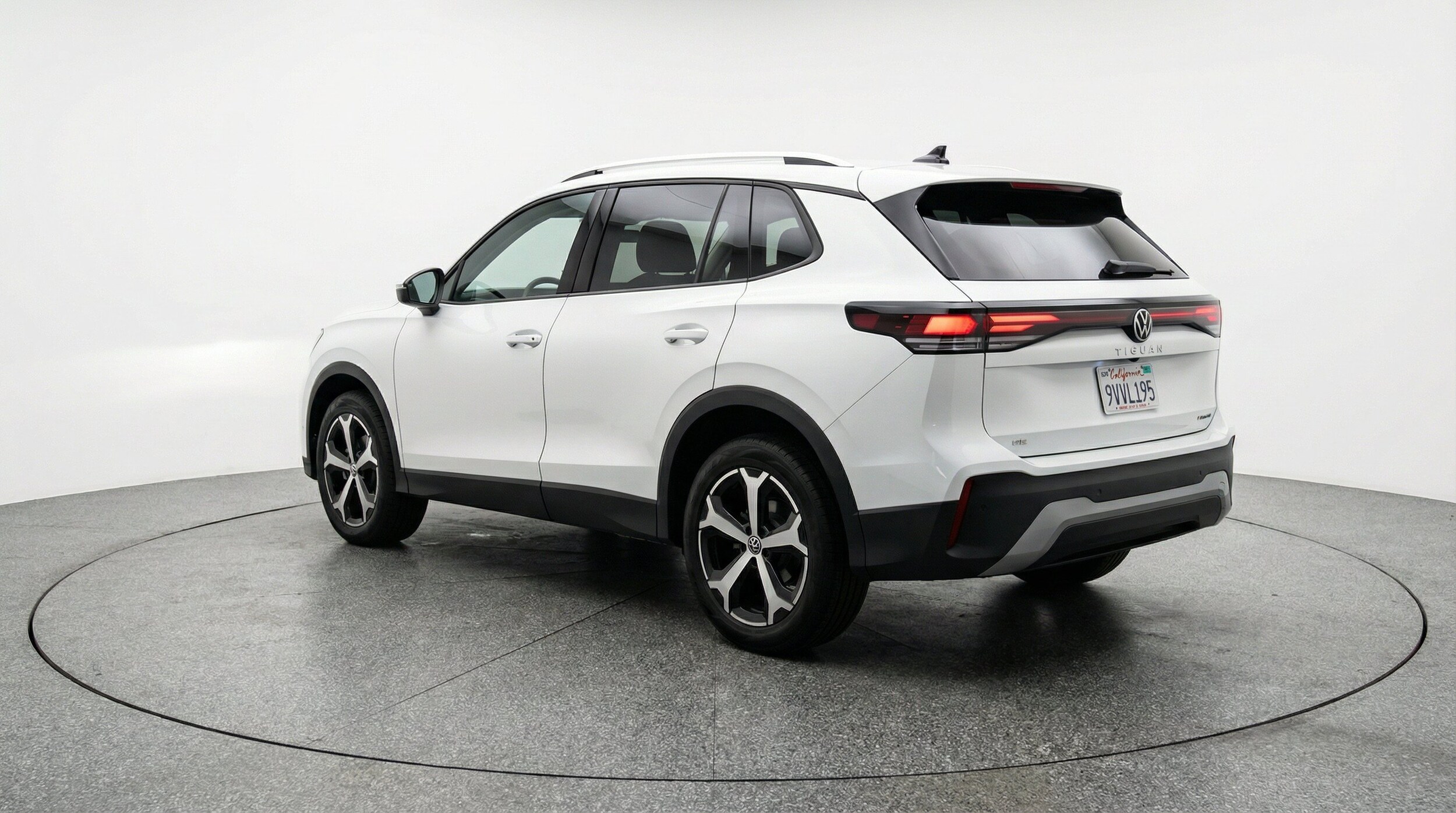 Thumbnail: 2026 Volkswagen Tiguan - 6