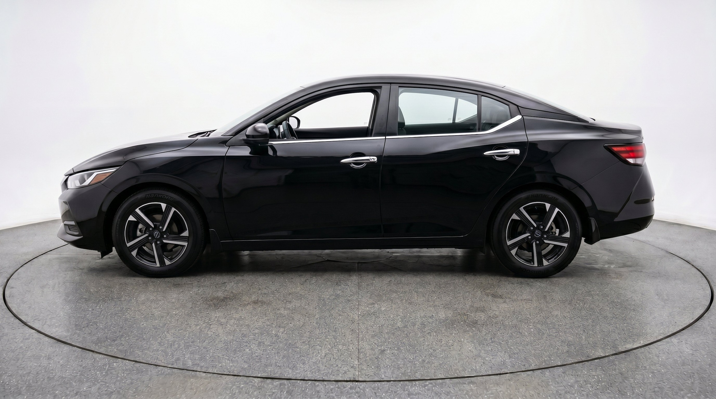 Thumbnail: 2025 Nissan Sentra - 5
