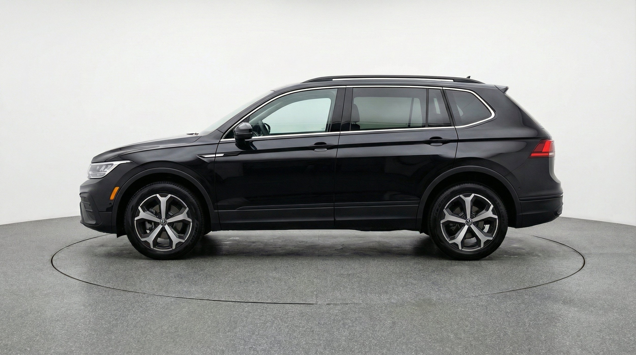 Thumbnail: 2026 Volkswagen Tiguan - 5