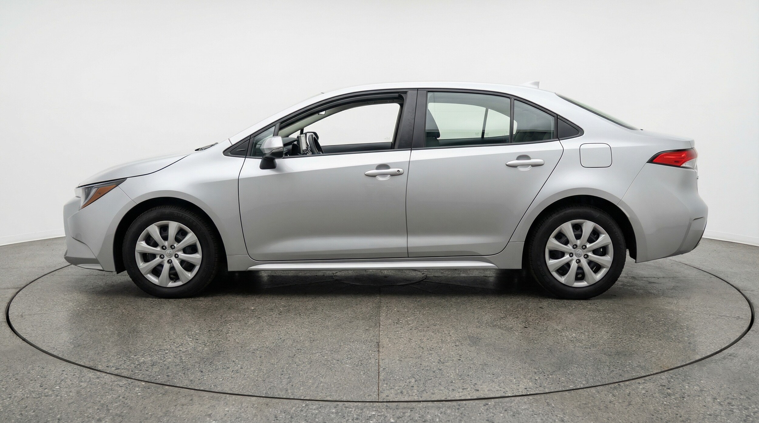 Thumbnail: 2025 Toyota Corolla - 4