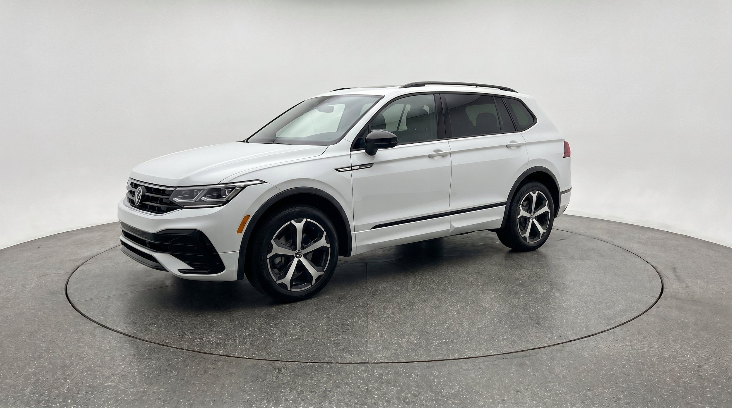Thumbnail: 2026 Volkswagen Tiguan - 3