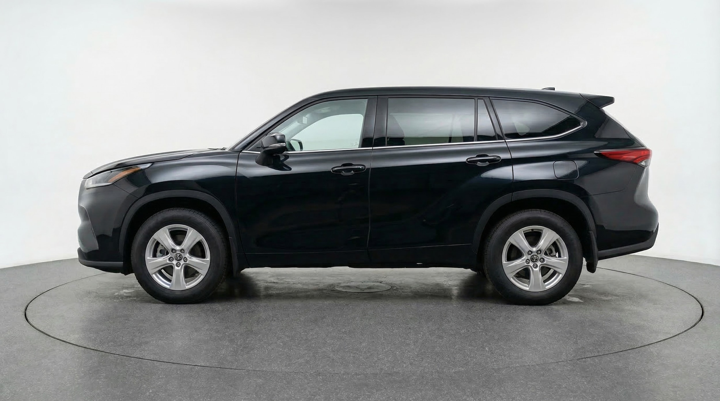 Thumbnail: 2025 Toyota Highlander - 4