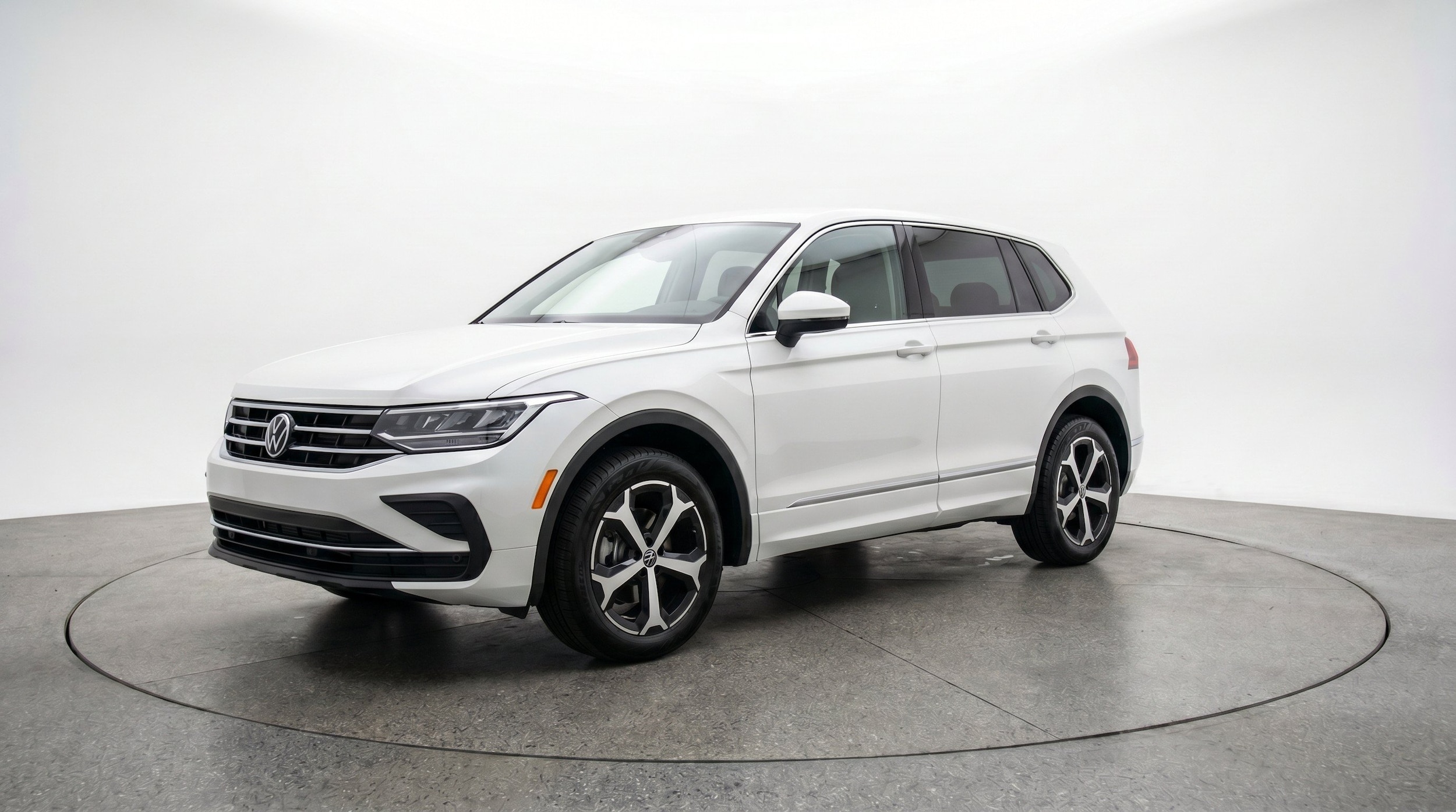 Thumbnail: 2026 Volkswagen Tiguan - 3