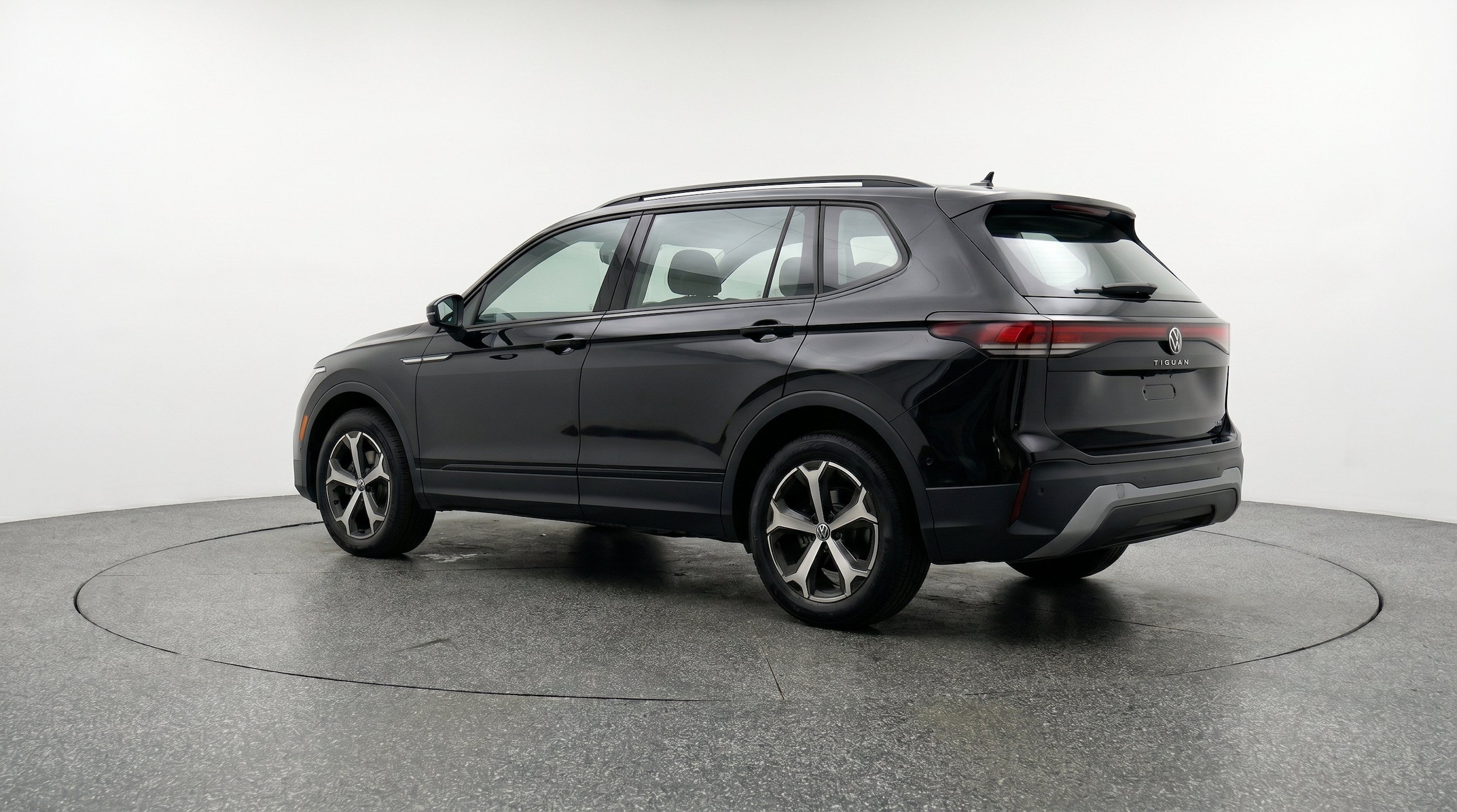 Thumbnail: 2026 Volkswagen Tiguan - 6