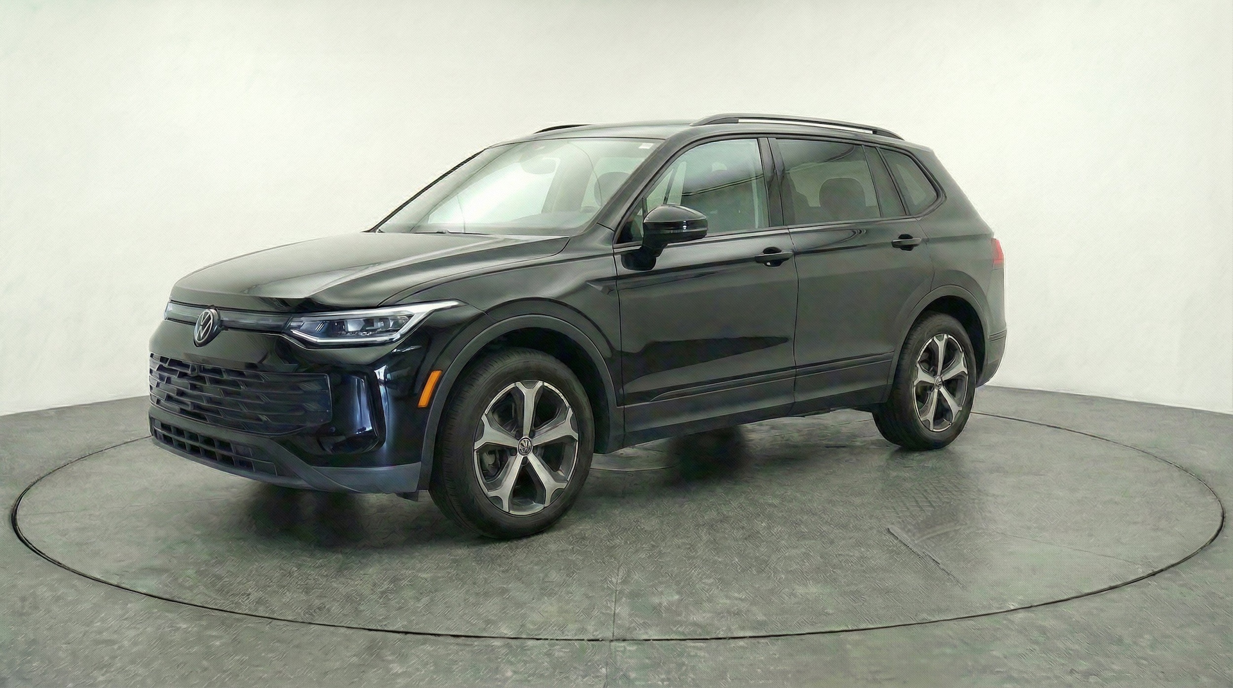Thumbnail: 2026 Volkswagen Tiguan - 3