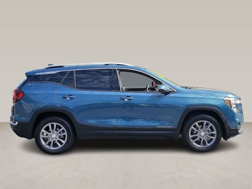 Used 2024 GMC Terrain SLT SUV