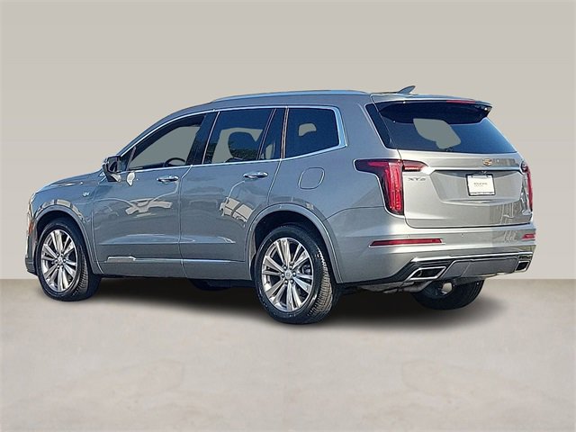 2025 Cadillac XT6 Luxury photo 2