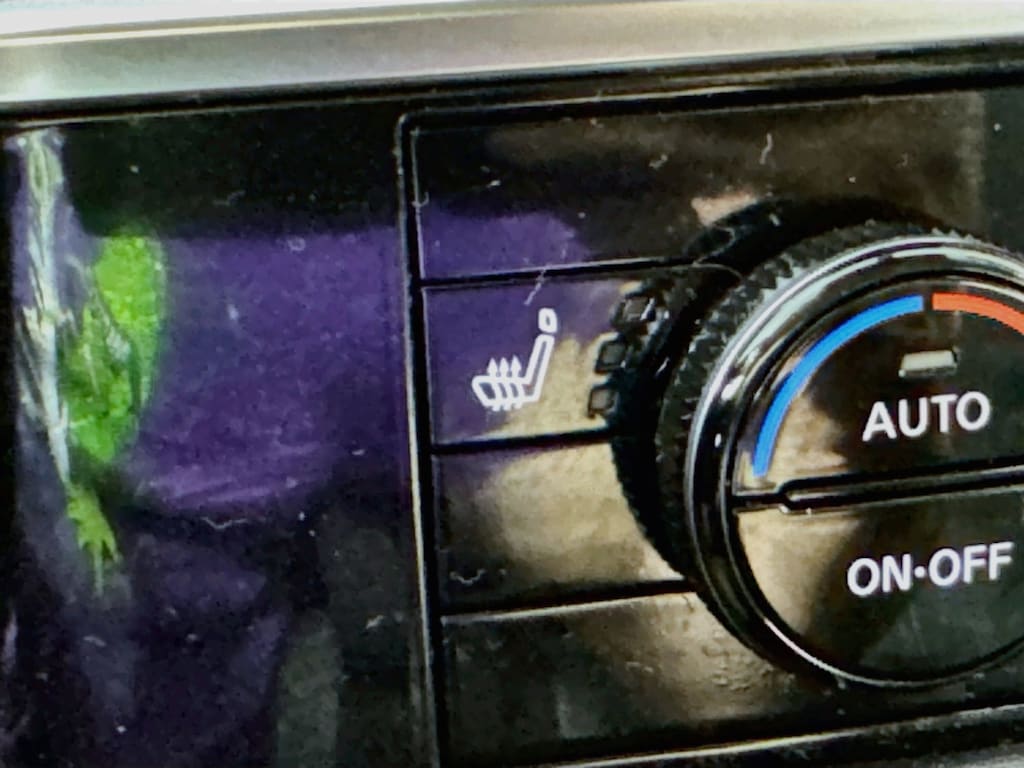 Used 2023 Nissan Pathfinder SV 4WD w/Android Auto & Apple Carplay SUV