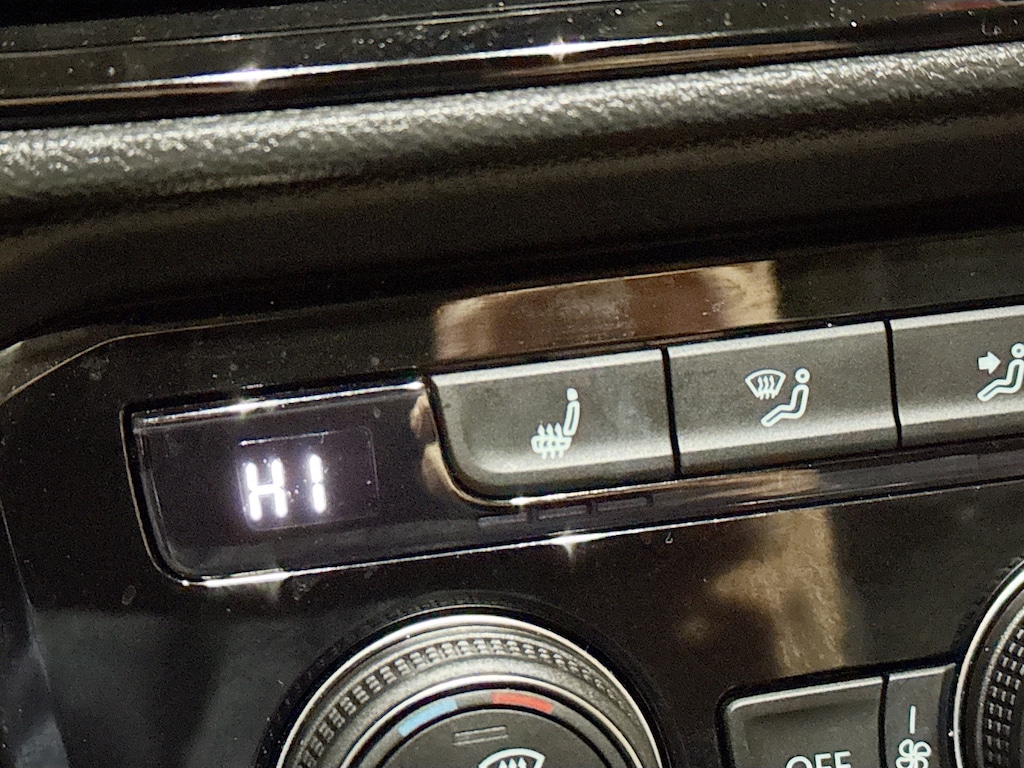 Used 2024 Volkswagen Taos 1.5T SE Black 4MOTION w/Heated Seats,Pano Sunroof SUV