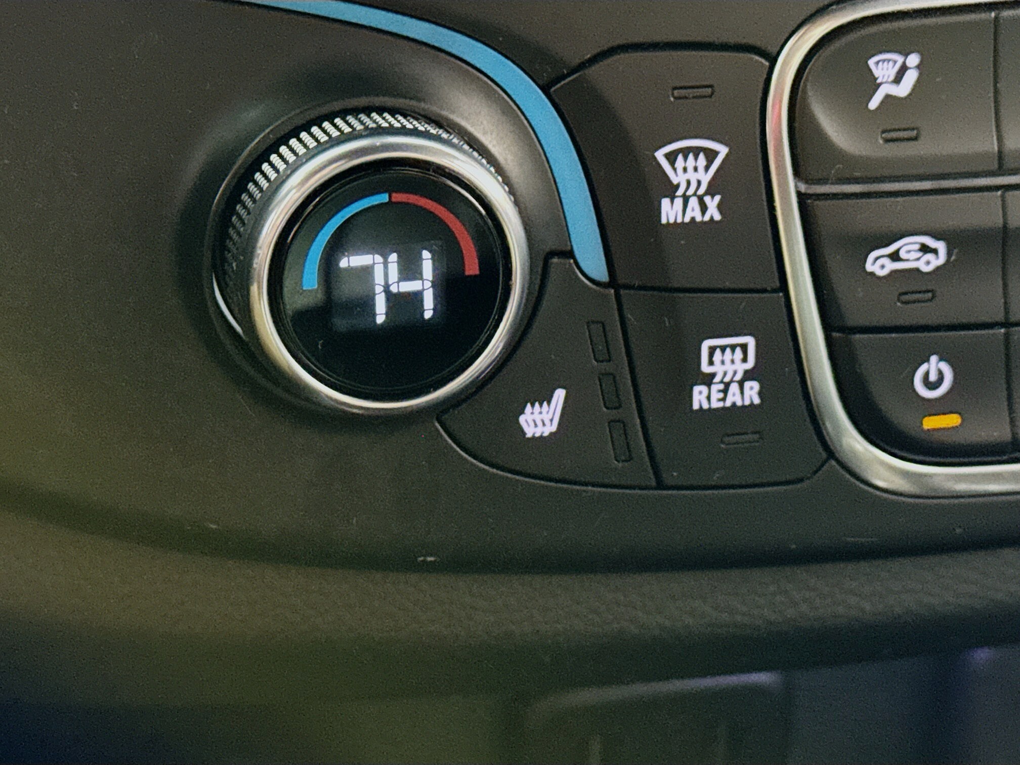 2023 Chevrolet Traverse photo 2