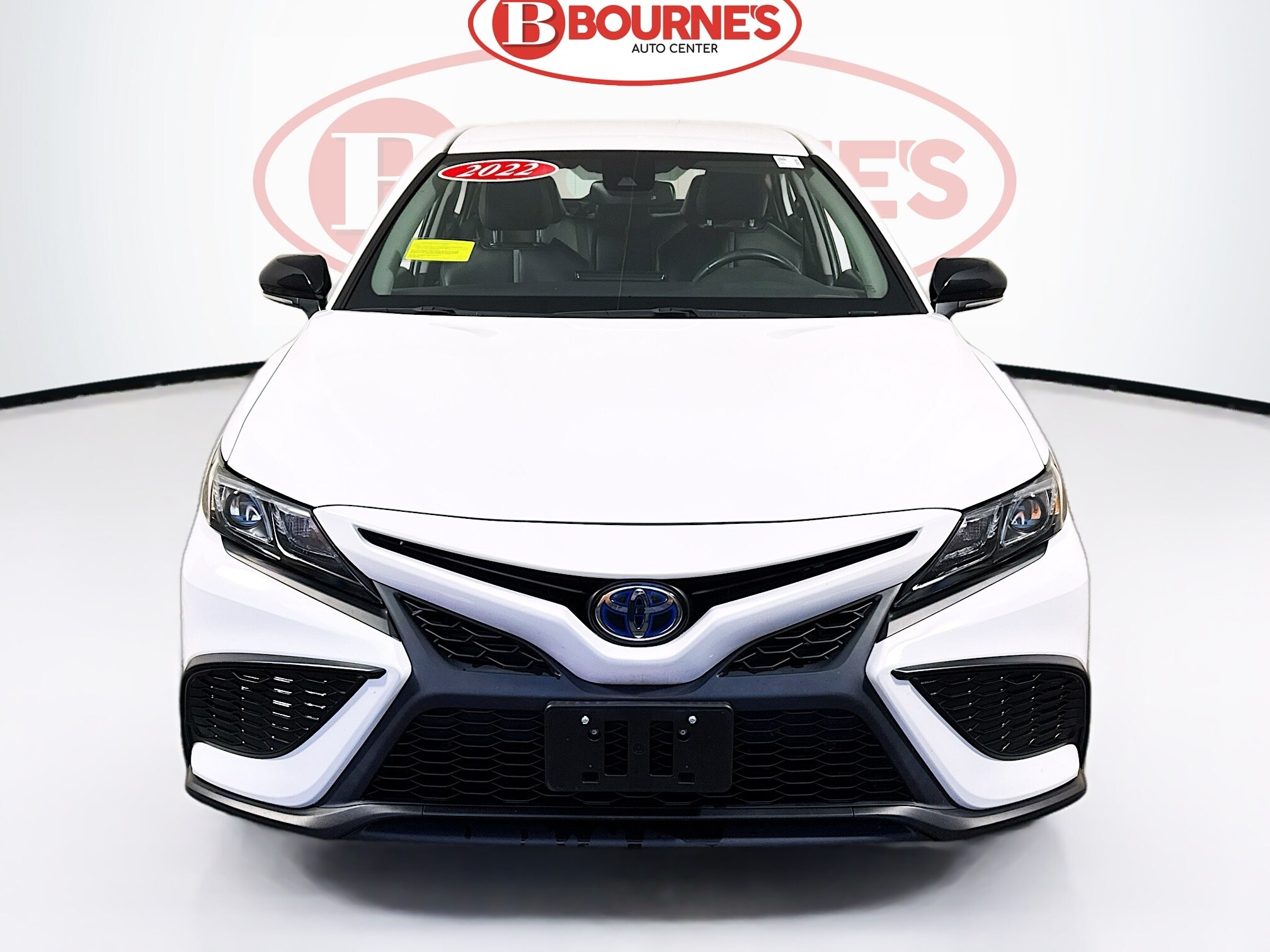 2022 Toyota Camry Hybrid SE photo 3