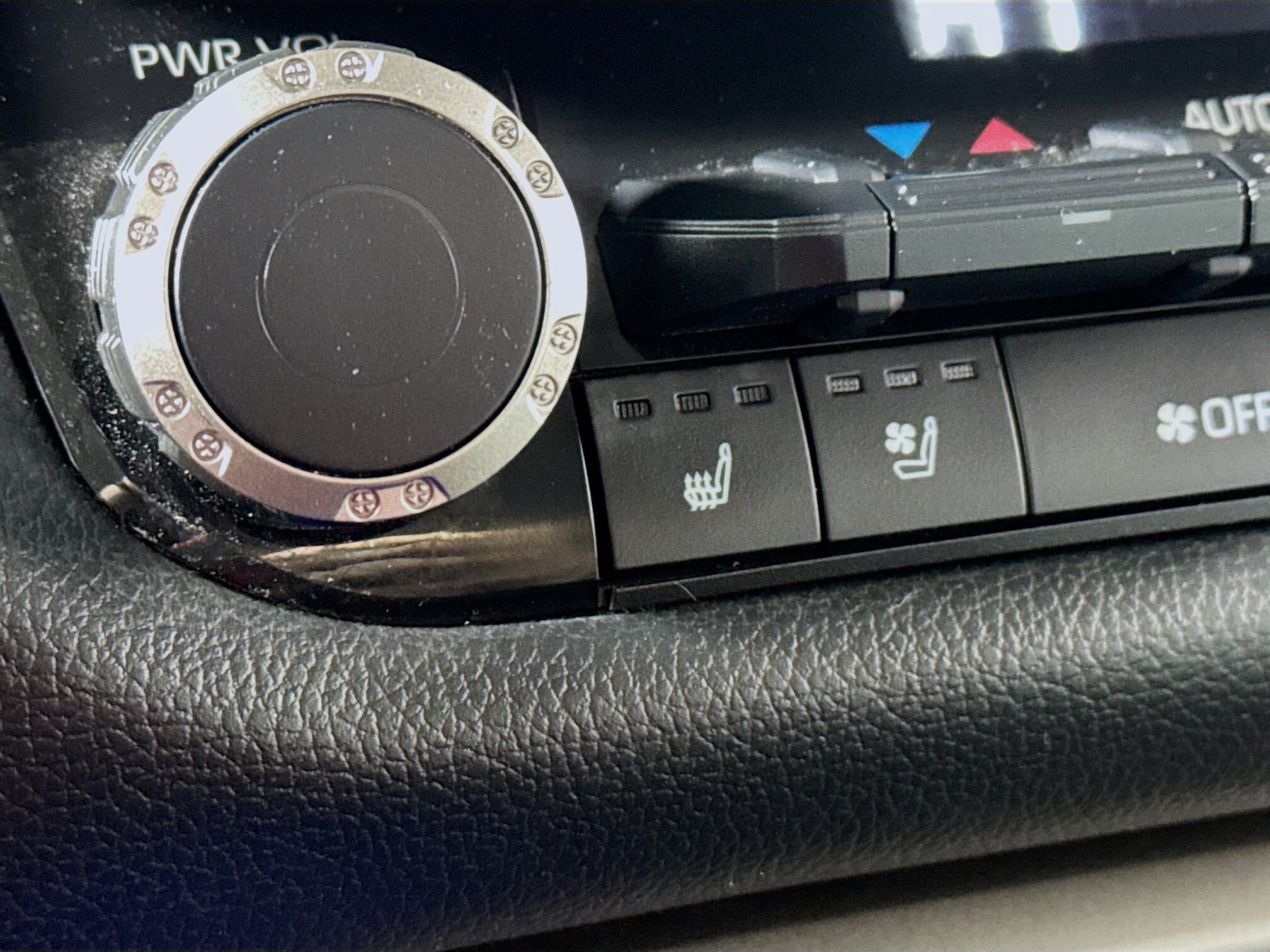 2024 Toyota Tundra CrewMax Limited photo 3