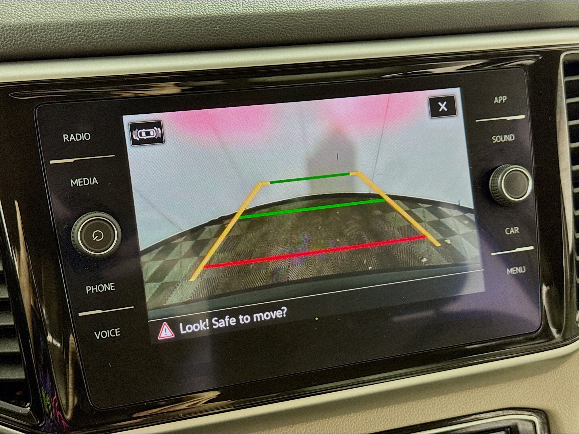 2022 Volkswagen Atlas SE Technology photo 2