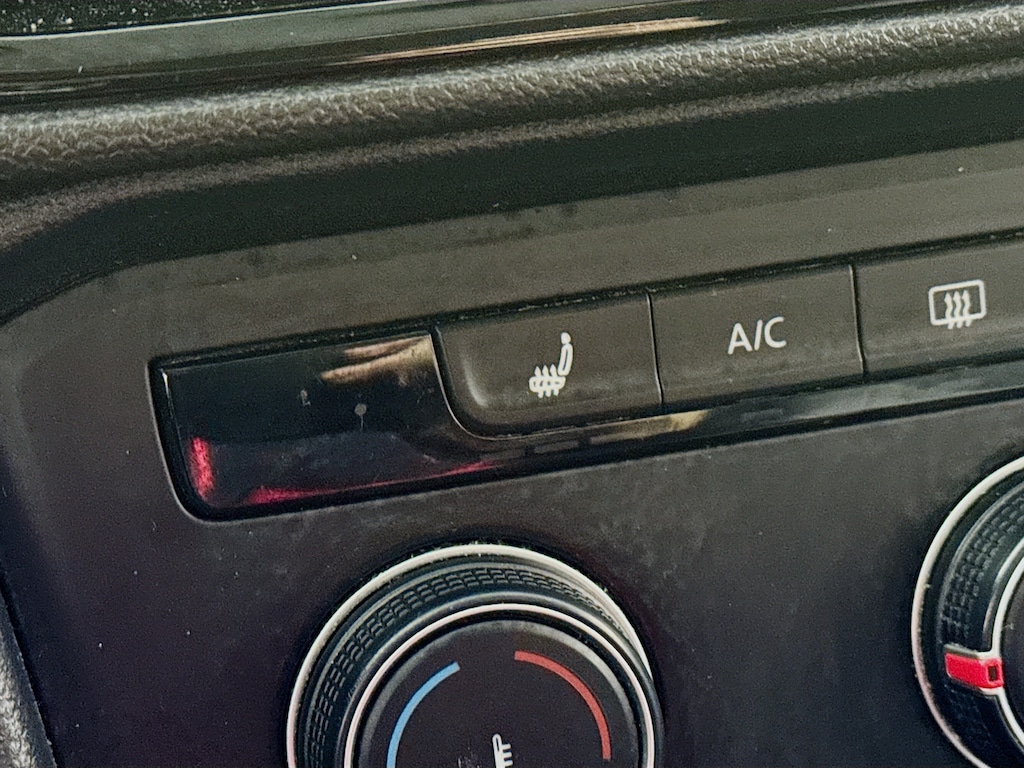 Used 2022 Volkswagen Taos 1.5T SE 4MOTION w/Heated Seats SUV