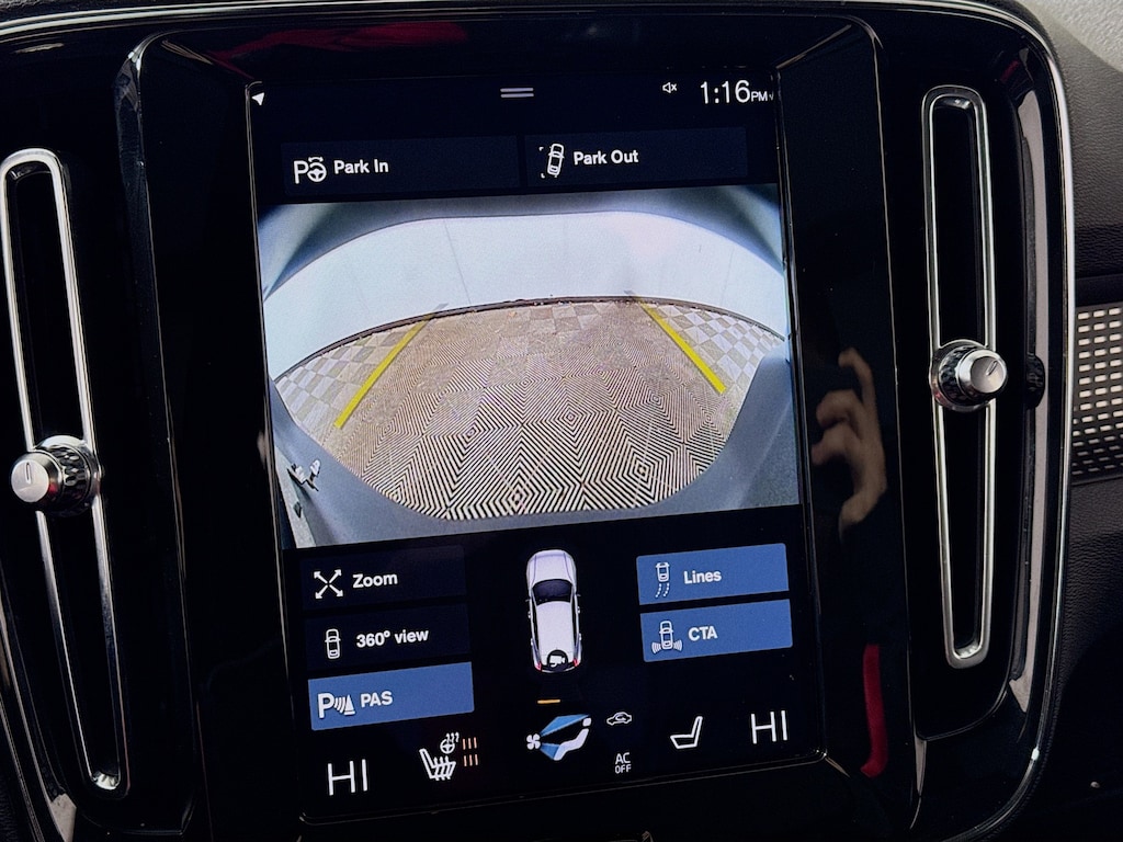 Used 2019 Volvo XC40 T5 R-Design AWD w/Navigation,Heated Seats,PanoRoof SUV