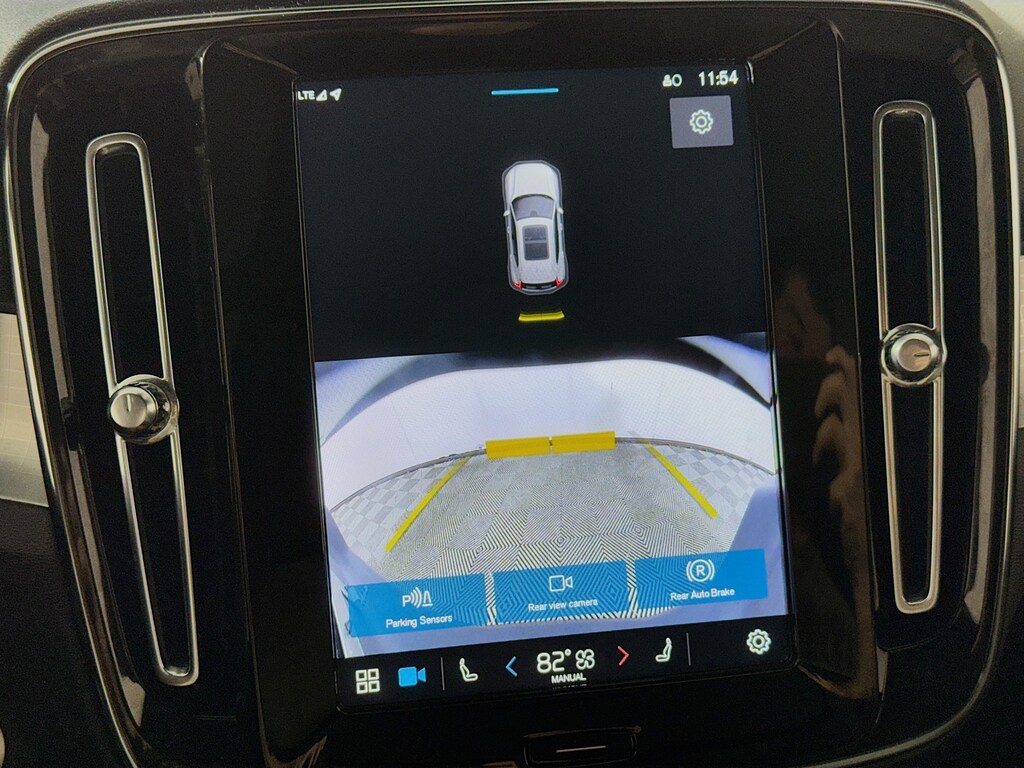 Used 2025 Volvo XC40 B5 Core Bright AWD w/Navigation,Heated Seats,Pano Roof SUV