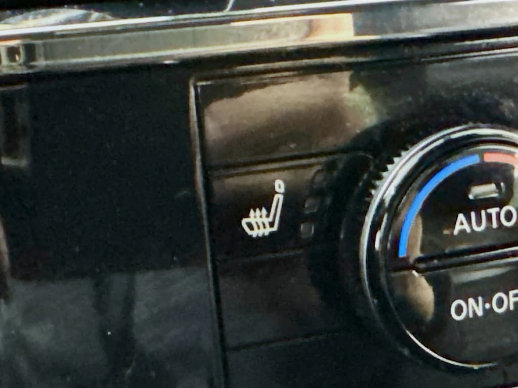 Used 2024 Nissan Pathfinder Rock Creek 4x4 w/Heated Seats,Android&Apple Carplay SUV