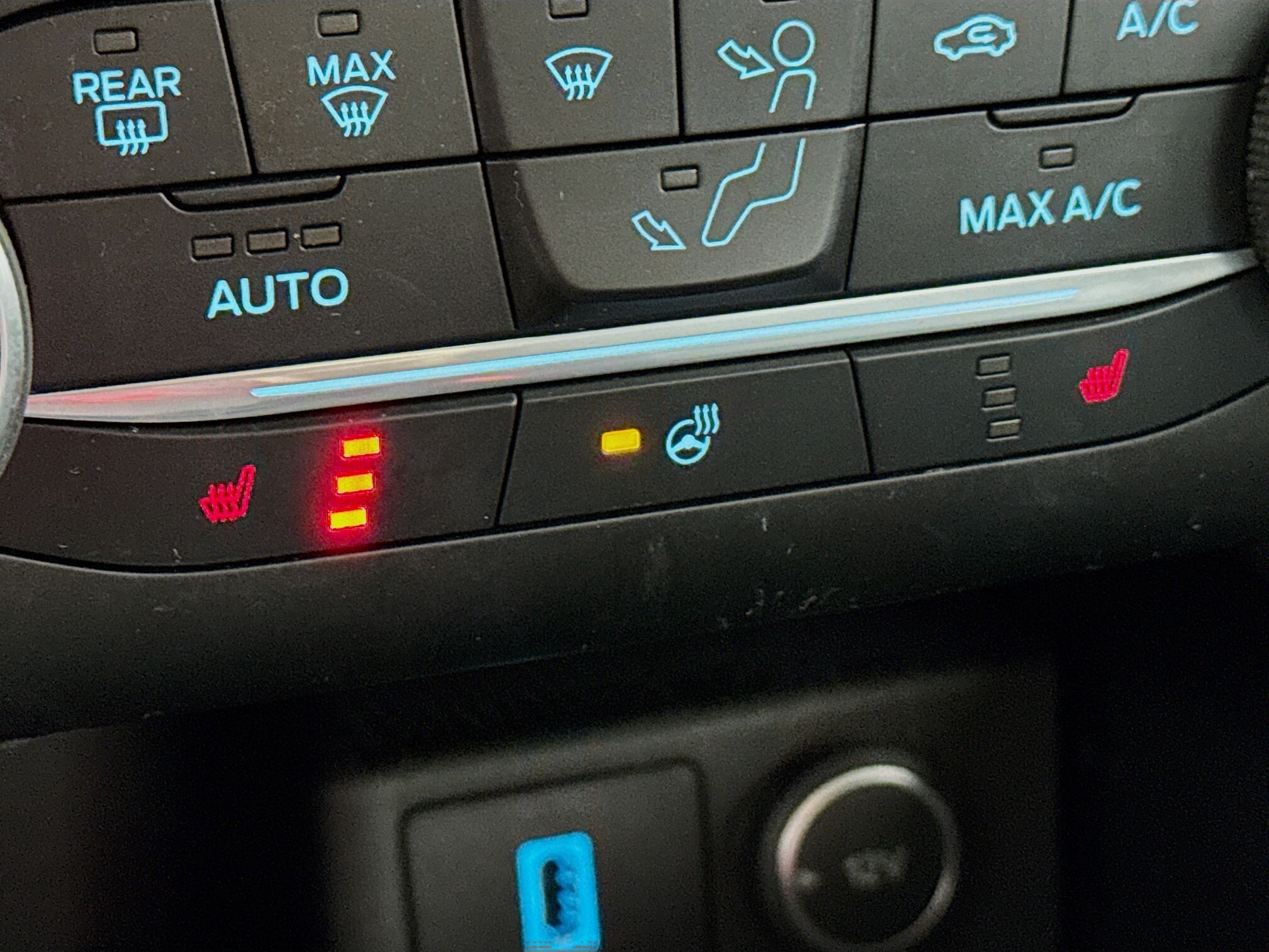 2020 Ford Escape SEL photo 3